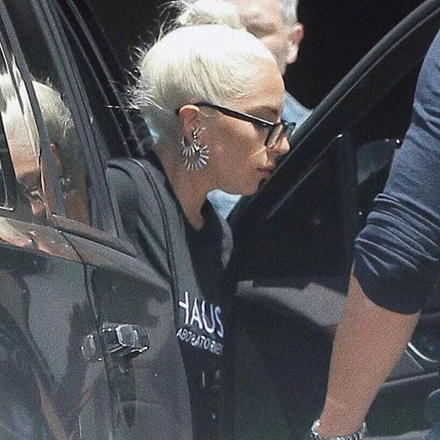 不差钱的女人的特点,为什么那么多人都喜欢佩戴耳环