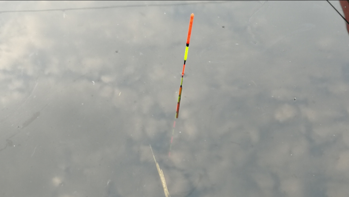 防止浮漂走水最好的方法,粗浮漂抗走水还是细浮漂抗走水