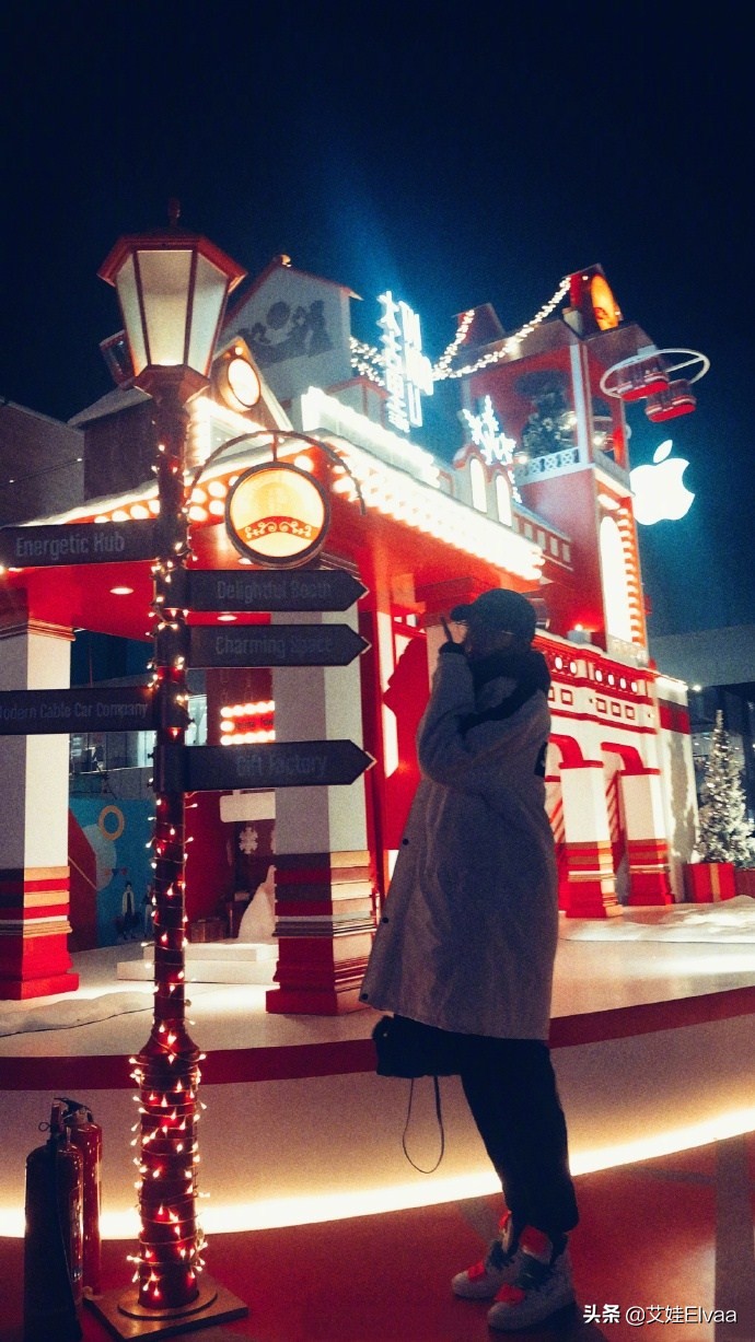 关晓彤鹿晗情侣装灰色笑脸,鹿晗关晓彤北面情侣装