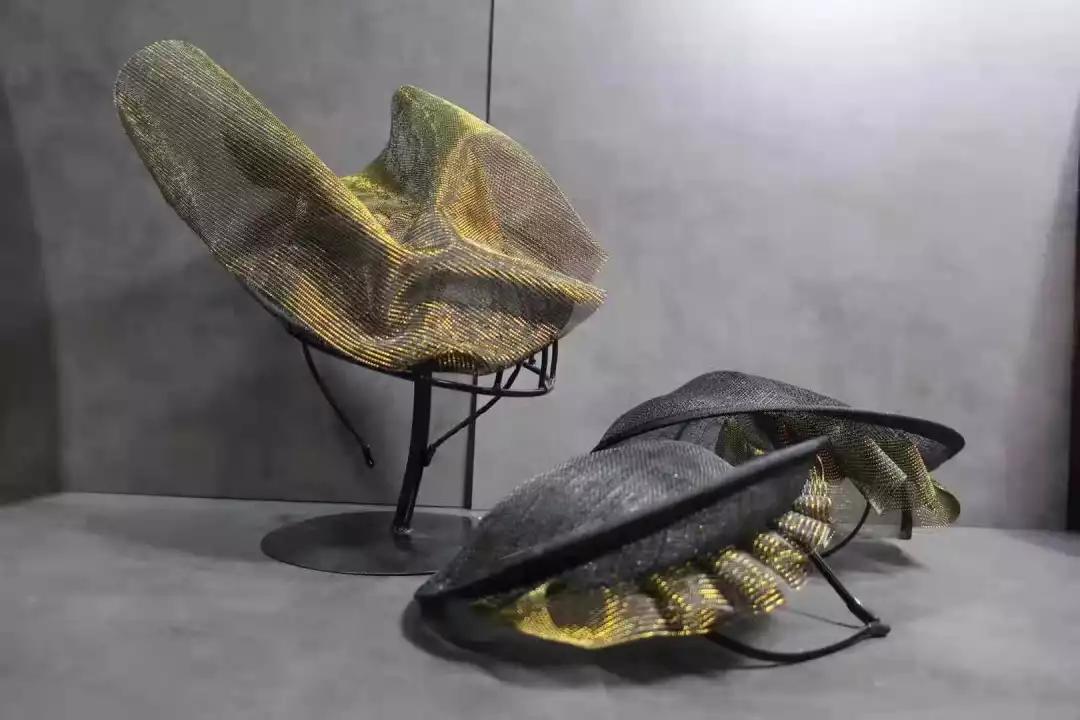 专访|“头大戴不下”怎么办？帽匠设计师Coco跟你聊帽子的学问