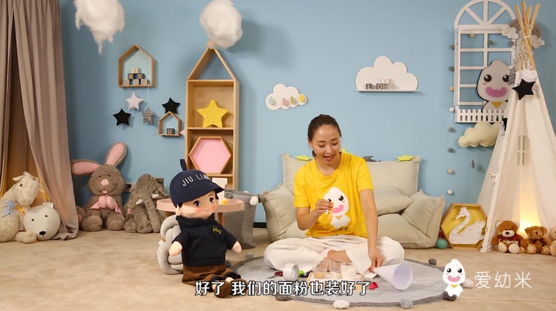 儿童早教捏球,怎么用橡皮泥做解压球