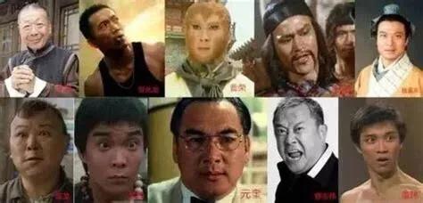 影视巨星洪金宝现身北京，戴大金镶钻链抽雪茄，和朋友相谈甚欢。