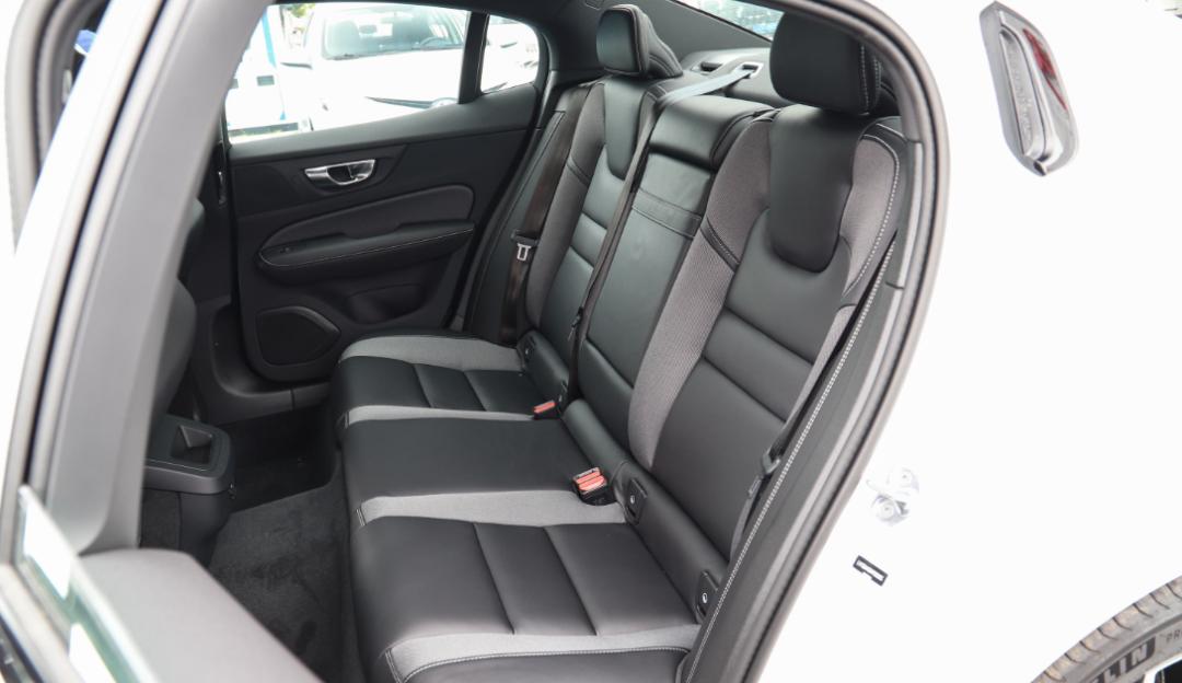 沃尔沃s60一个月的养车费大概多少,每月工资5000元养得起沃尔沃s60吗