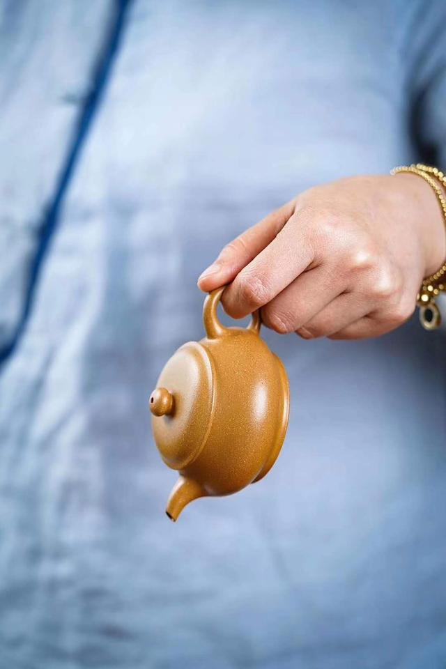 紫砂黄金段是什么颜色,紫砂黄金段色深好还是浅好