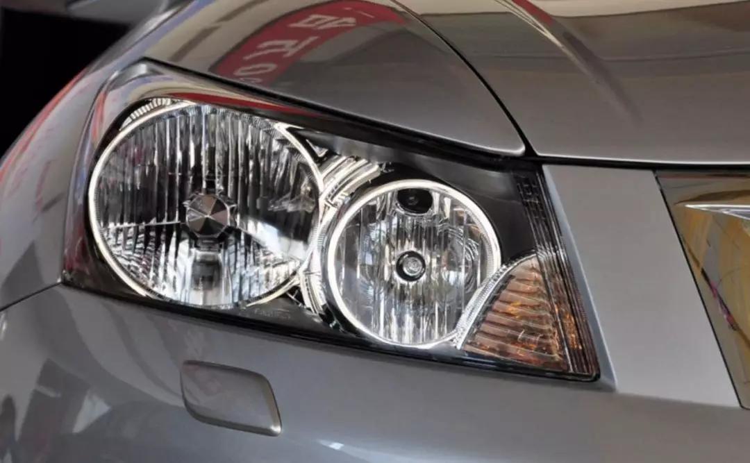 汽车大灯一般有哪几种怎么区分,汽车大灯分为哪几种哪种好