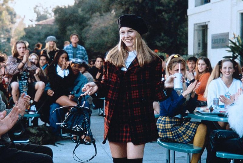 什么样的贝雷帽适合年轻人戴,白色有黑边的贝雷帽的正确戴法