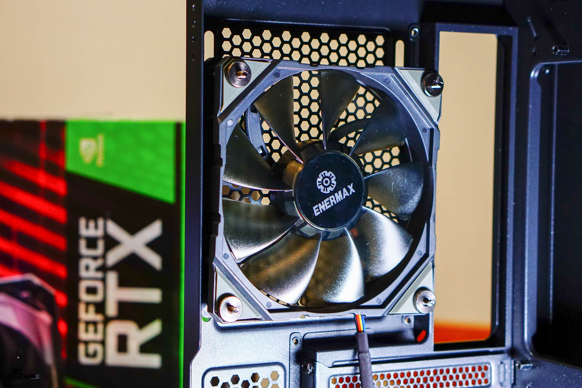 双风扇双热管散热是抽风还是送风,垂直风道散热如何