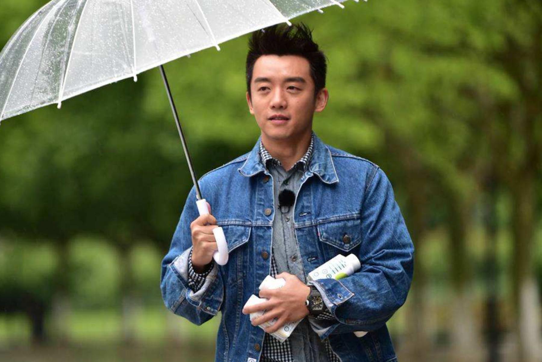 王晓晨和班级合影,王晓晨火吗