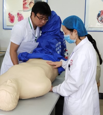 推拿师在做手法时有什么站姿技巧,推拿师怎么练力气