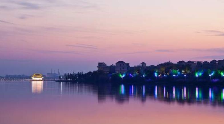 江西一座“励志”县城，退出贫困县，被高铁幸运“砸中”，在上饶