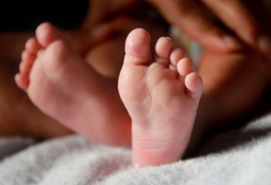 这个季节的小孩子要不要穿袜子,一岁左右的孩子夏天穿不穿袜子