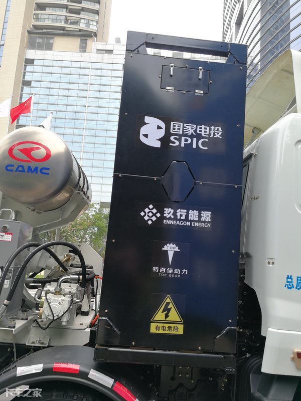 新款华菱轻量化8x4搅拌车,8分钟换电池汽车