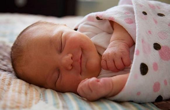 你知道新生儿睡眠的三种状态吗,为什么新生儿每天睡觉都睡得很浅