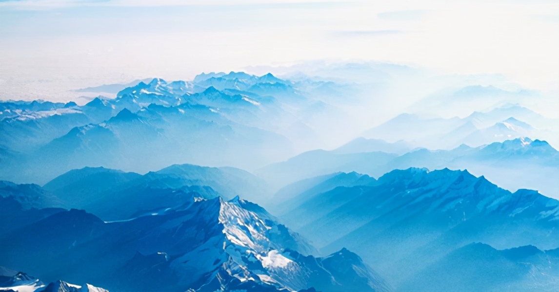 故事：暗恋男神娶亲我偷去他婚房，却发现新娘正在往合衾酒里下药