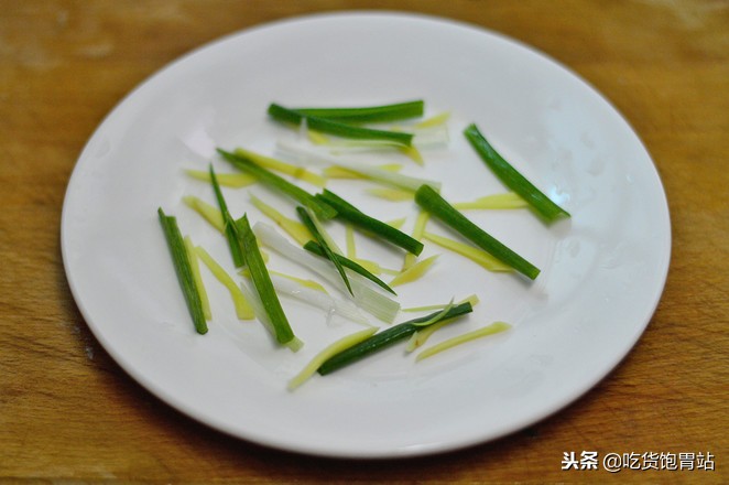 鲳鱼的最佳吃法清蒸鲳鱼,清蒸鲳鱼用最简单的方法做出来