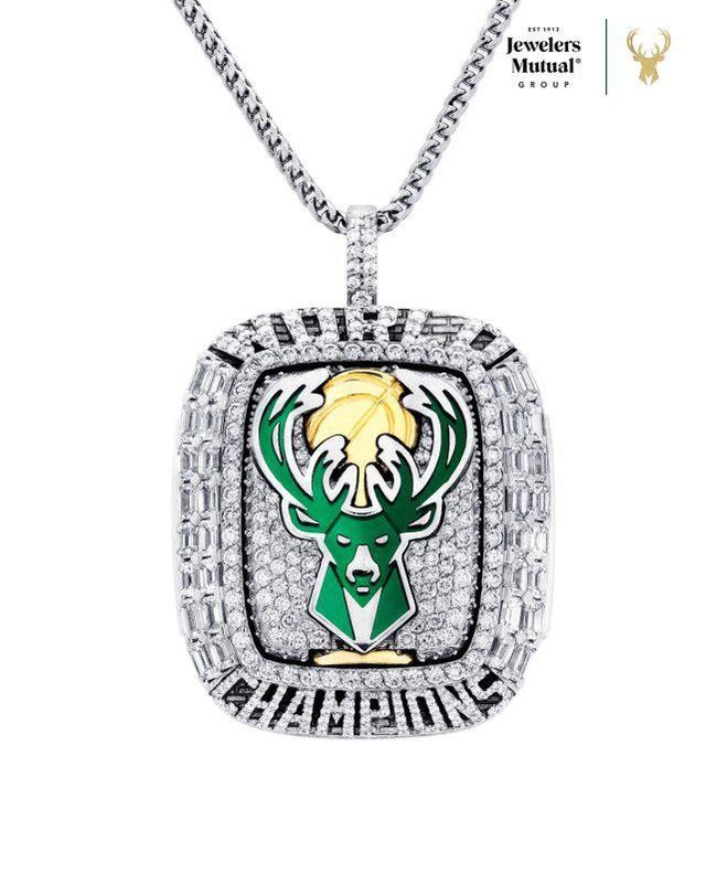 NBA冠戒之最:字母哥刚拿的戒指306颗钻不算多,猛龙640钻创纪录