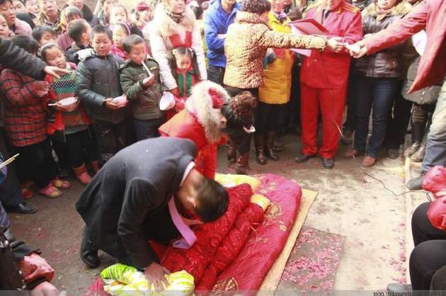 结婚婆婆只给一万彩礼,结婚婆婆只给10万彩礼