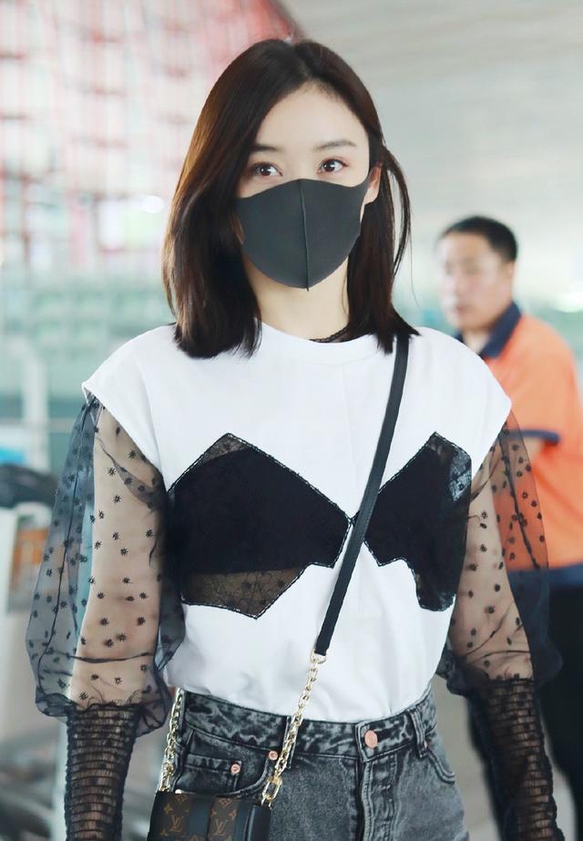 袁姗姗露肩黑蕾丝穿搭,袁姗姗短裤上衣