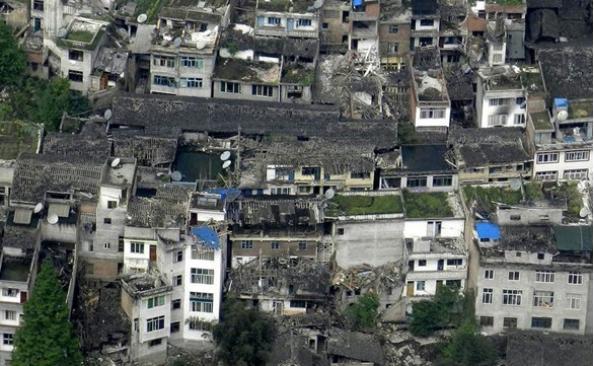 室外地震避险最正确的姿势,高层住户地震应急避难屋