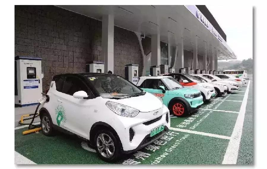 车内超级脏,车内容易脏