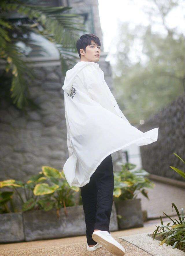 陈学冬摔伤视频,陈学冬因车祸腿部受伤