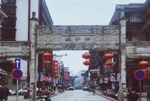 打卡本地人常去的10条美食街,长沙吃货必去的5条美食街推荐