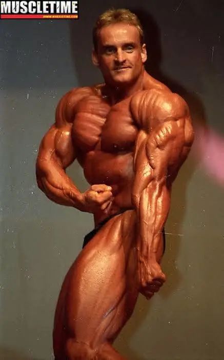 30岁暴毙！曾是是世界体脂最低的*男猛**！告诉你为何不能碰类固醇