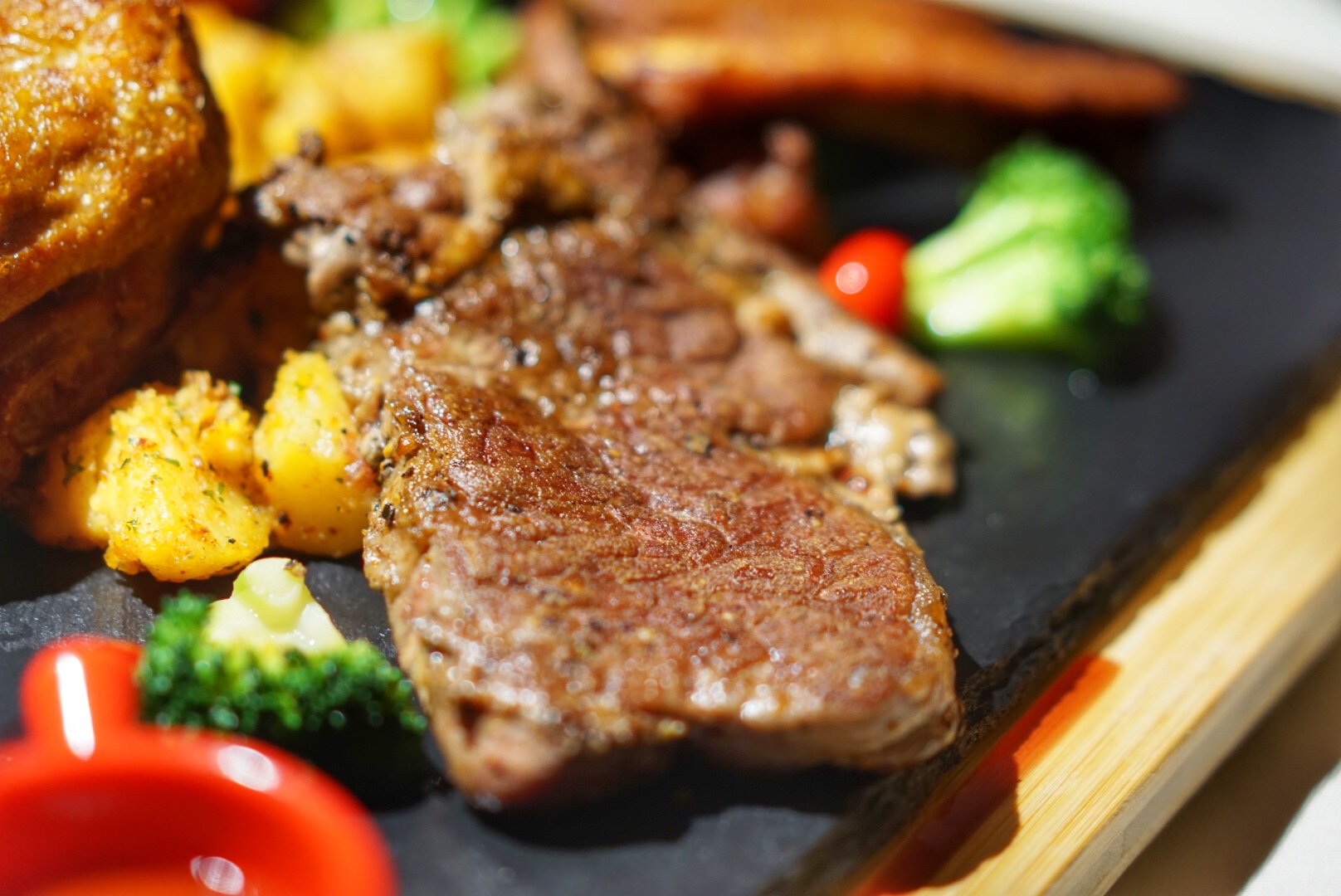 遇见豪客来牛排的海陆分享大餐,醇厚新美味,就是要分享