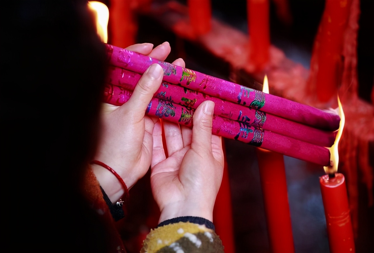 去寺庙烧香拜佛的注意事项,去上香拜佛前有什么禁忌