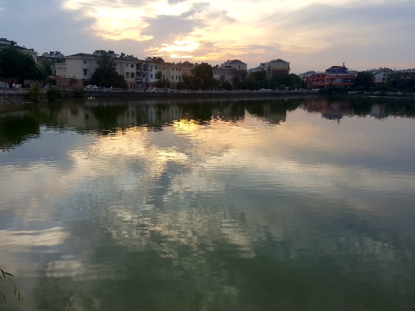 南京市江宁区锦绣花园湖边,江宁麒麟门锦绣花园