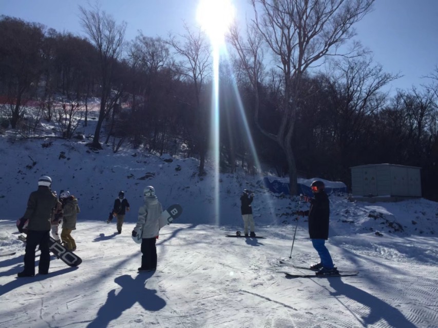滑雪视频双板滑雪滑下悬崖,双板滑雪新手get滑雪新技能