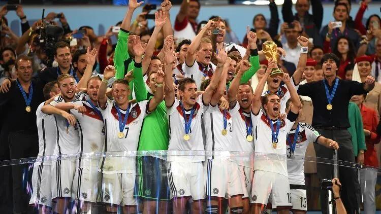 足坛忠诚典范,足坛最强右边锋穆勒