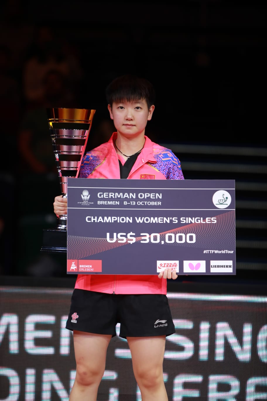 樊振东德班世乒赛夺冠后采访视频,孙颖莎马龙樊振东比赛