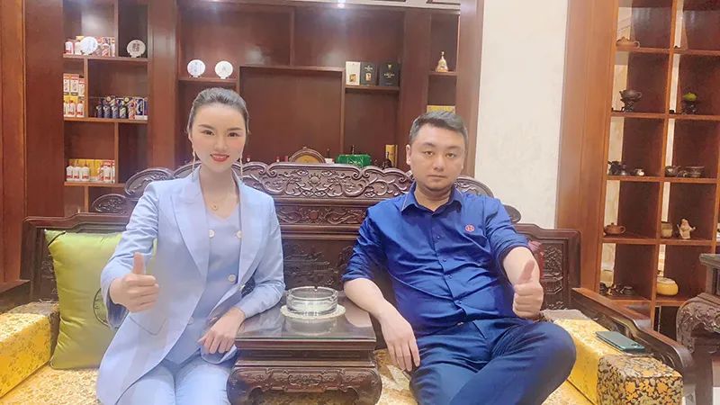 新时代直播界新星天才-婷婷老师.顶级演讲导师.亿万利益打造者