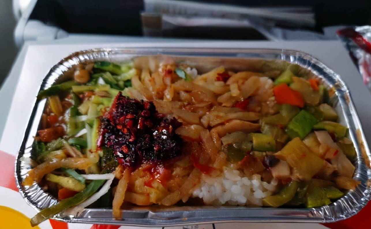 川航三个小时飞机餐,川航飞机餐是每架飞机都有的吗