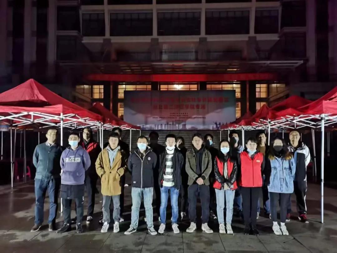 「我爱你,纳杰」单丝不成线独木不成林