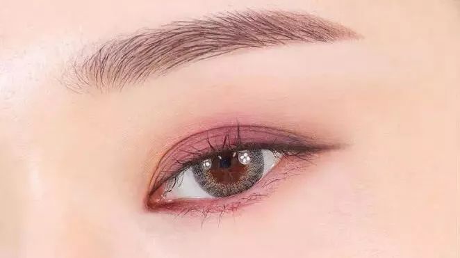 红色眼妆大地色眼影盘怎么用,棕咖啡眼影红棕色眼影哪个好看