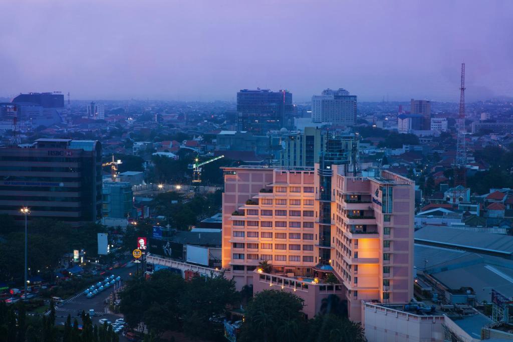 岛国看峡谷瀑布和火山，打车3元起100元住双人间，往返1.5K还免签