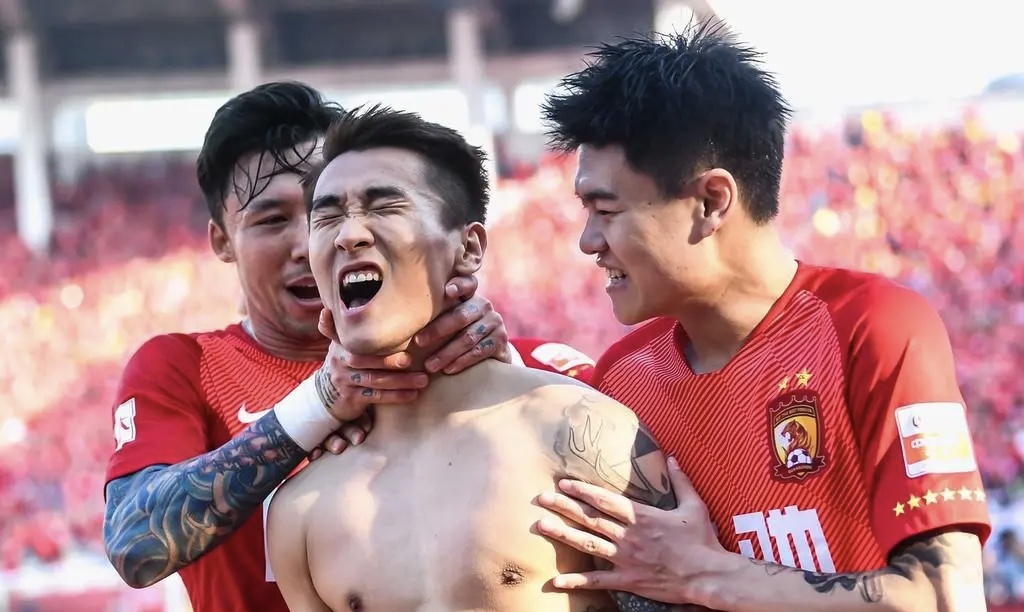 可笑的辩解，中超球员一个月工资2万块，不要忽略奖金有很多