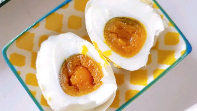 腌鸭蛋怎么腌才能流油,腌鸭蛋腌好了怎么处理让它不再咸