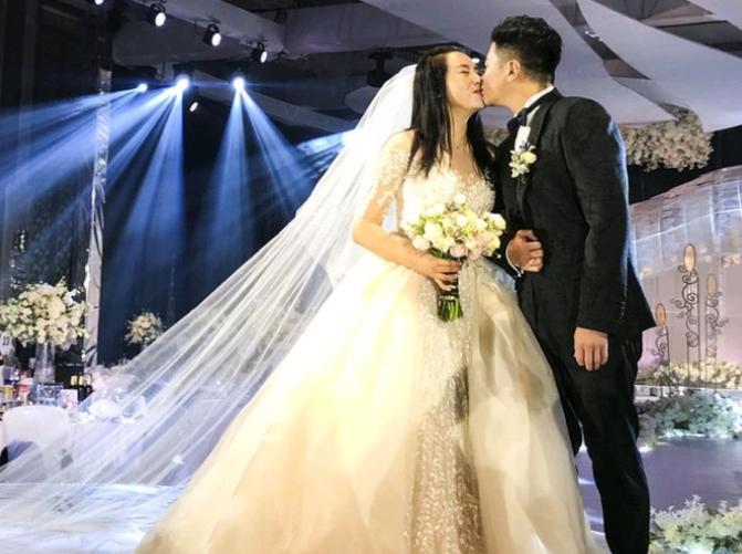 李金羽的恋情,李金羽结几次婚