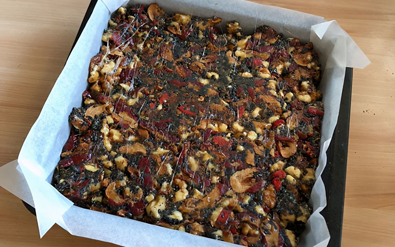 纯手工芝麻核桃糕红枣枸杞糕,红枣核桃枸杞玫瑰花黑芝麻糕功效