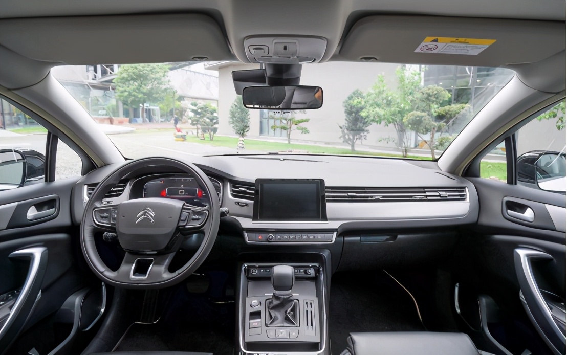 高颜值雪铁龙C5，起售价16.99万元，油耗低至6.4L