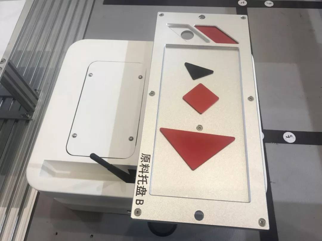 七巧板怎么拼成一个机器人,智能七巧板拼机器人图片