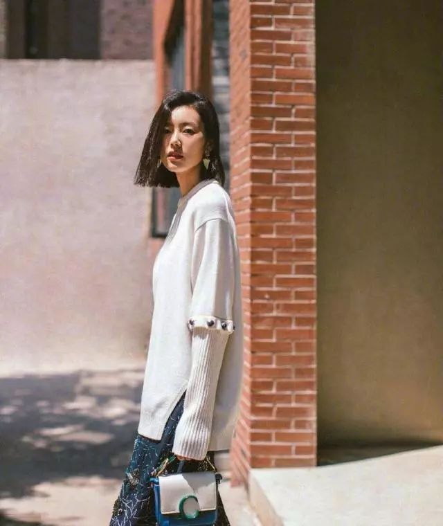 刘雯暌违国际秀场三年重返时装,刘雯暌违国际秀场三年重返时装周