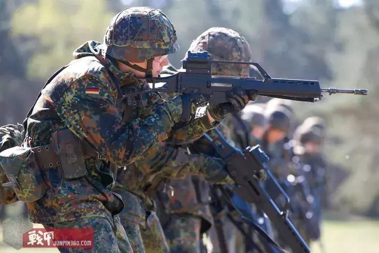 迷彩是军装吗,迷彩是军人的什么