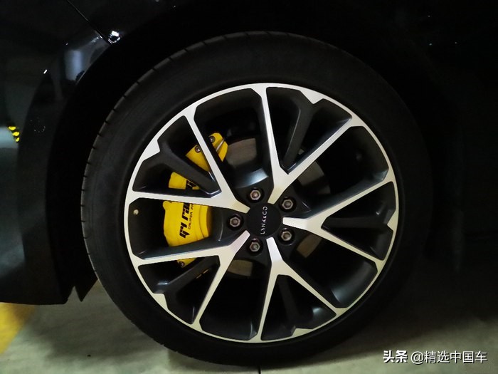 领克03改装大鲍鱼刹车卡钳罩,网友:成事不足败事有余