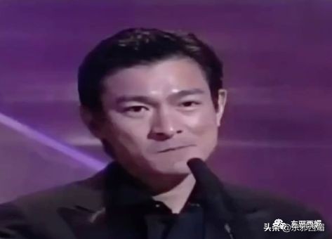 比迟了五年才道歉更让人迷惑的，是她的脸……