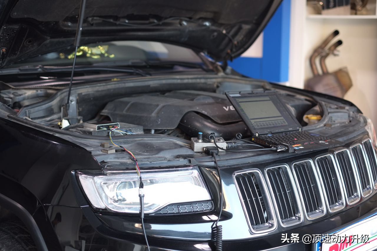 大切诺基3.6越野视频,大切诺基3.0实测