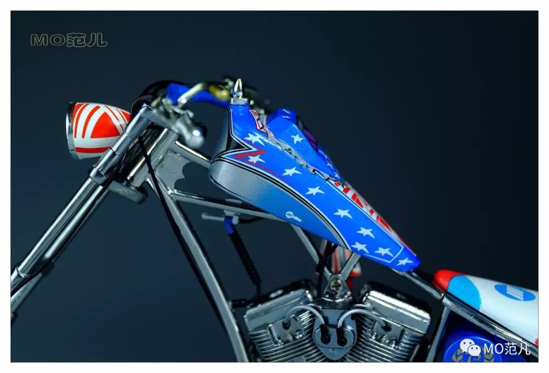 想试试用蓝色“焊”住你的眼睛是什么感受吗？